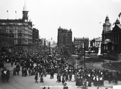 Unionist crowds queue to sign the Solemn League and Covenant