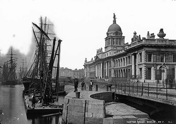 Custom House with ships docked in front