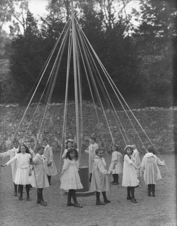 Maypole+dance